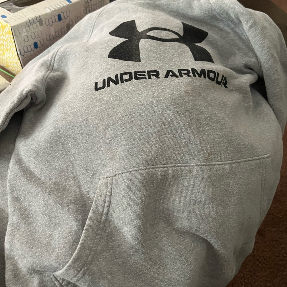 Under armor kids sweatshirt large